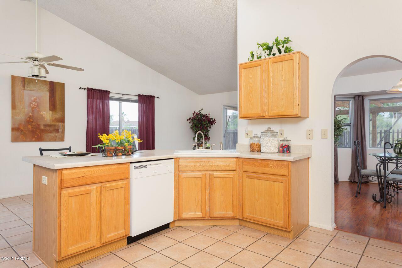 2871 W Goldfield Drive