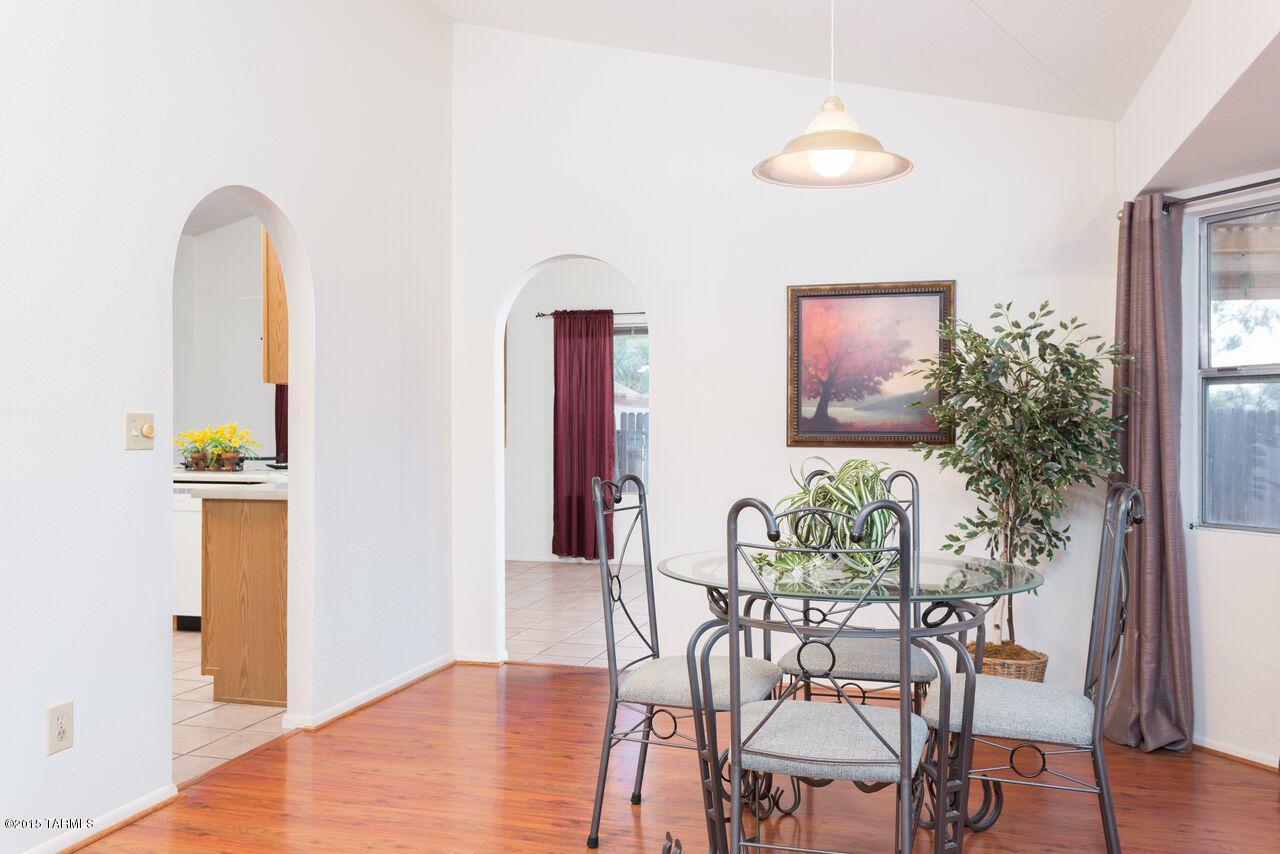 2871 W Goldfield Drive