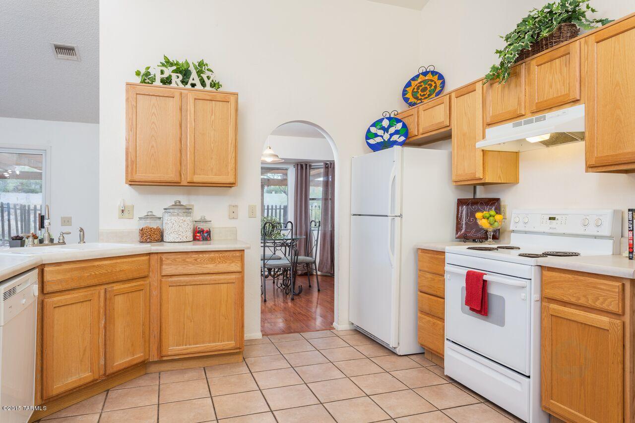 2871 W Goldfield Drive