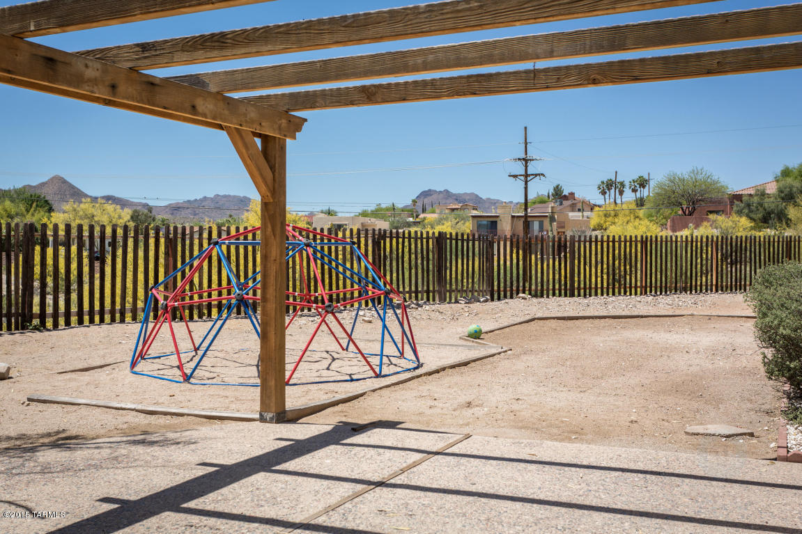 2871 W Goldfield Drive