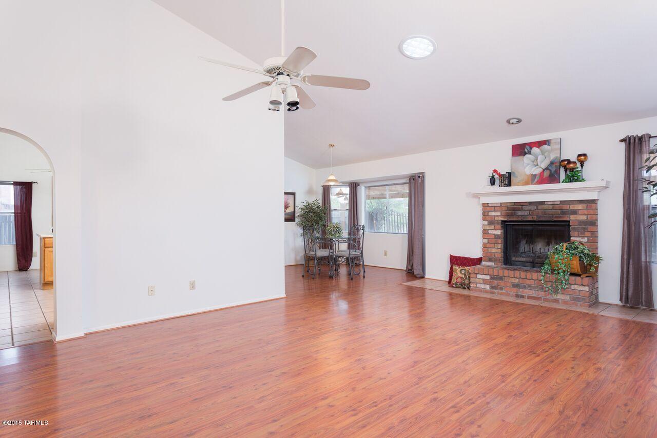 2871 W Goldfield Drive