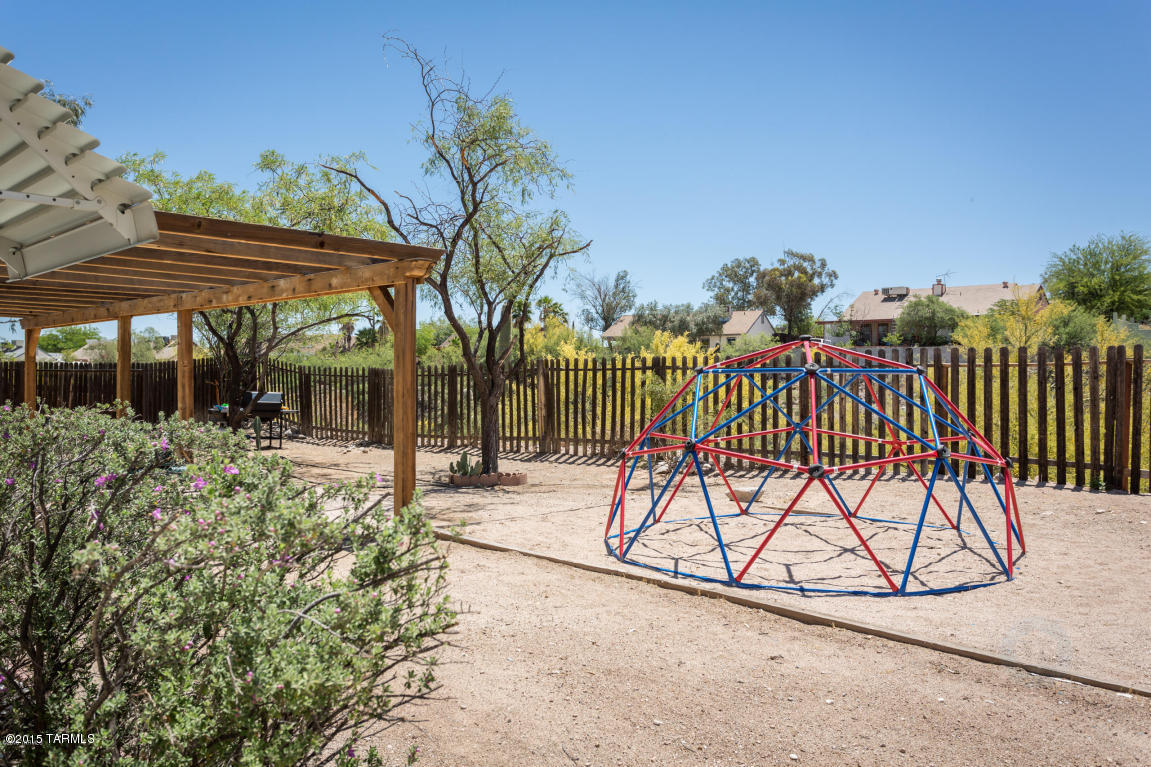 2871 W Goldfield Drive