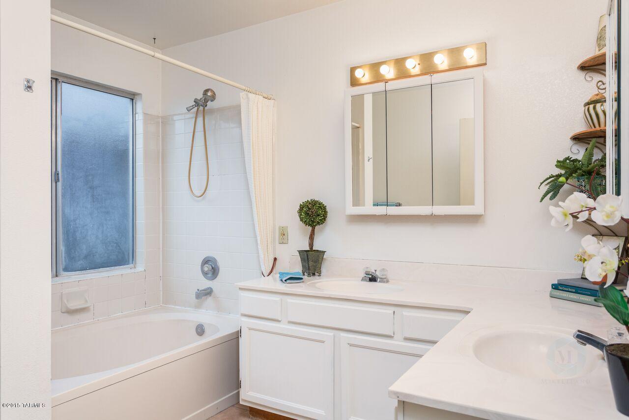 2871 W Goldfield Drive