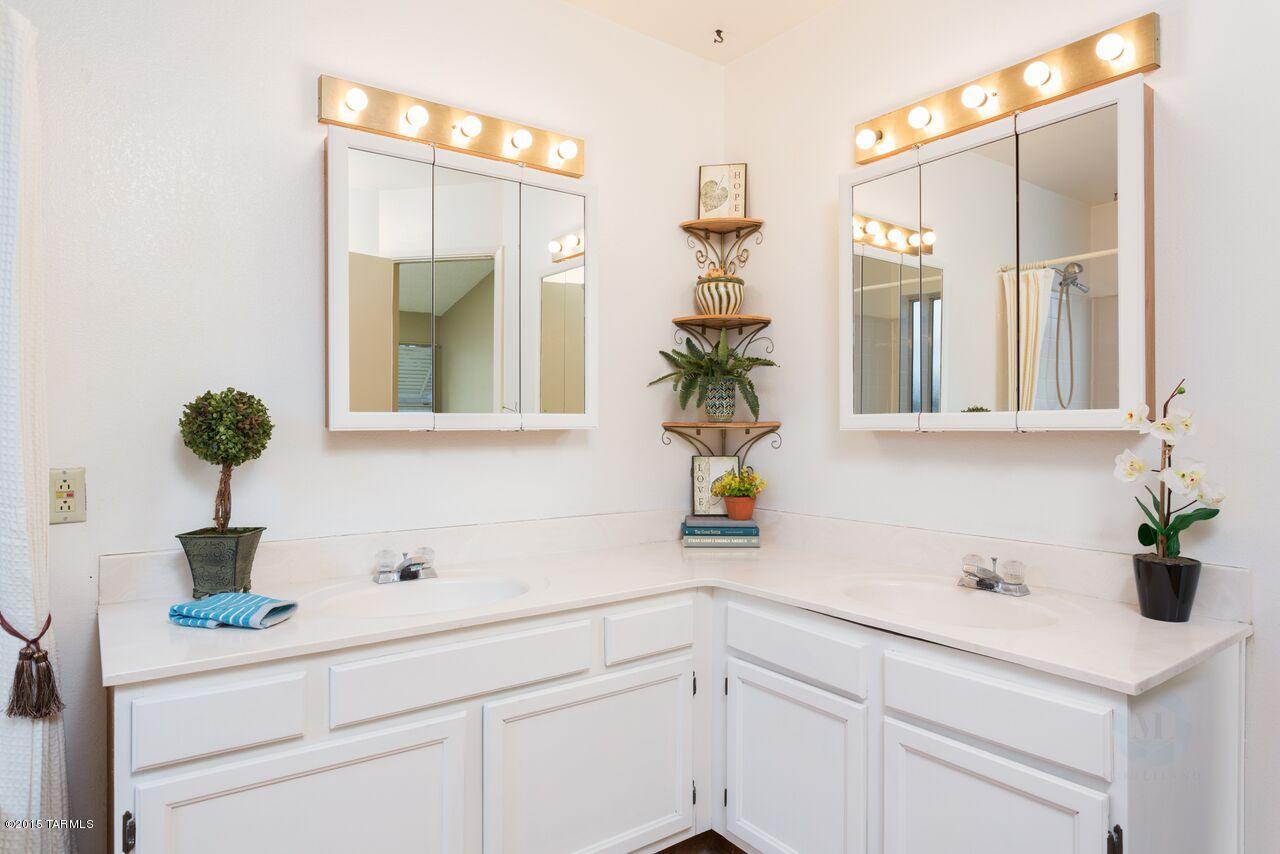 2871 W Goldfield Drive