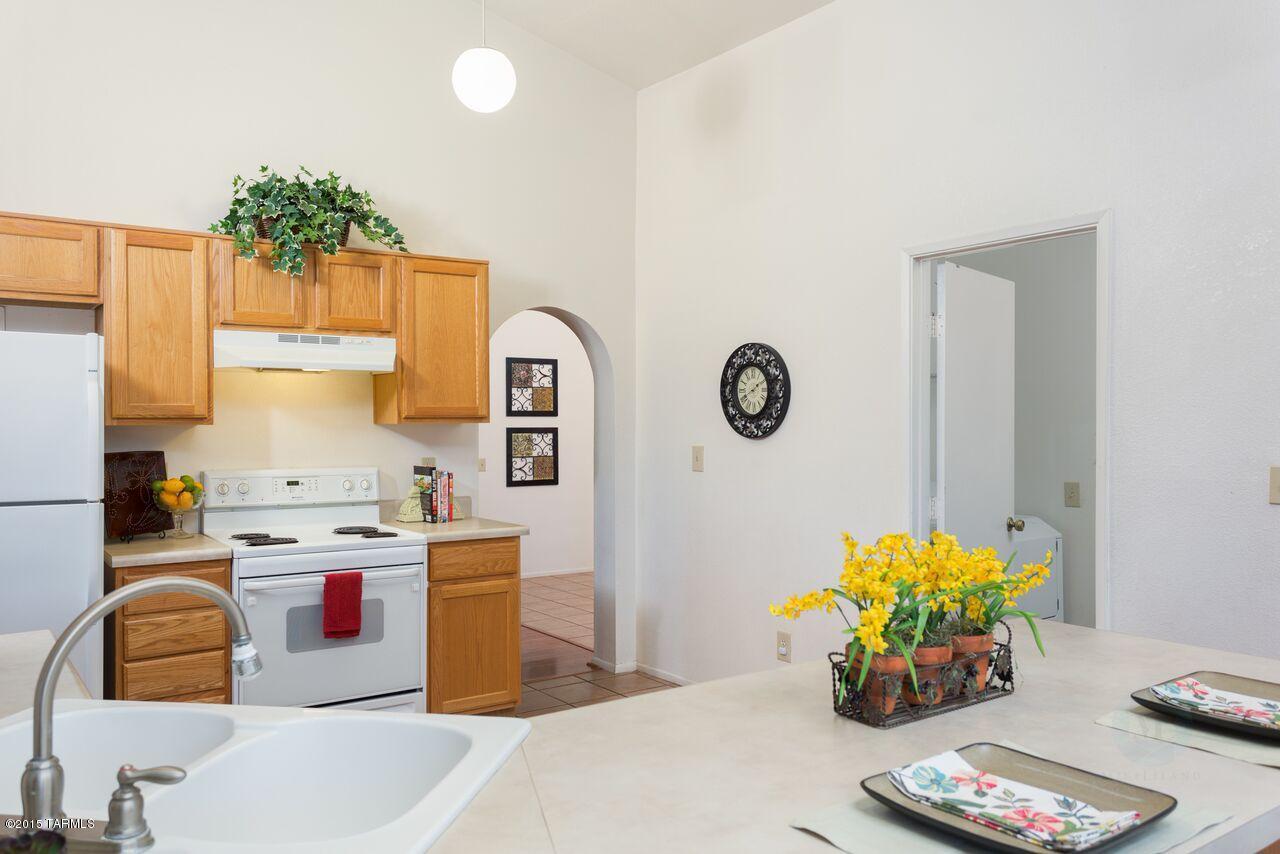 2871 W Goldfield Drive