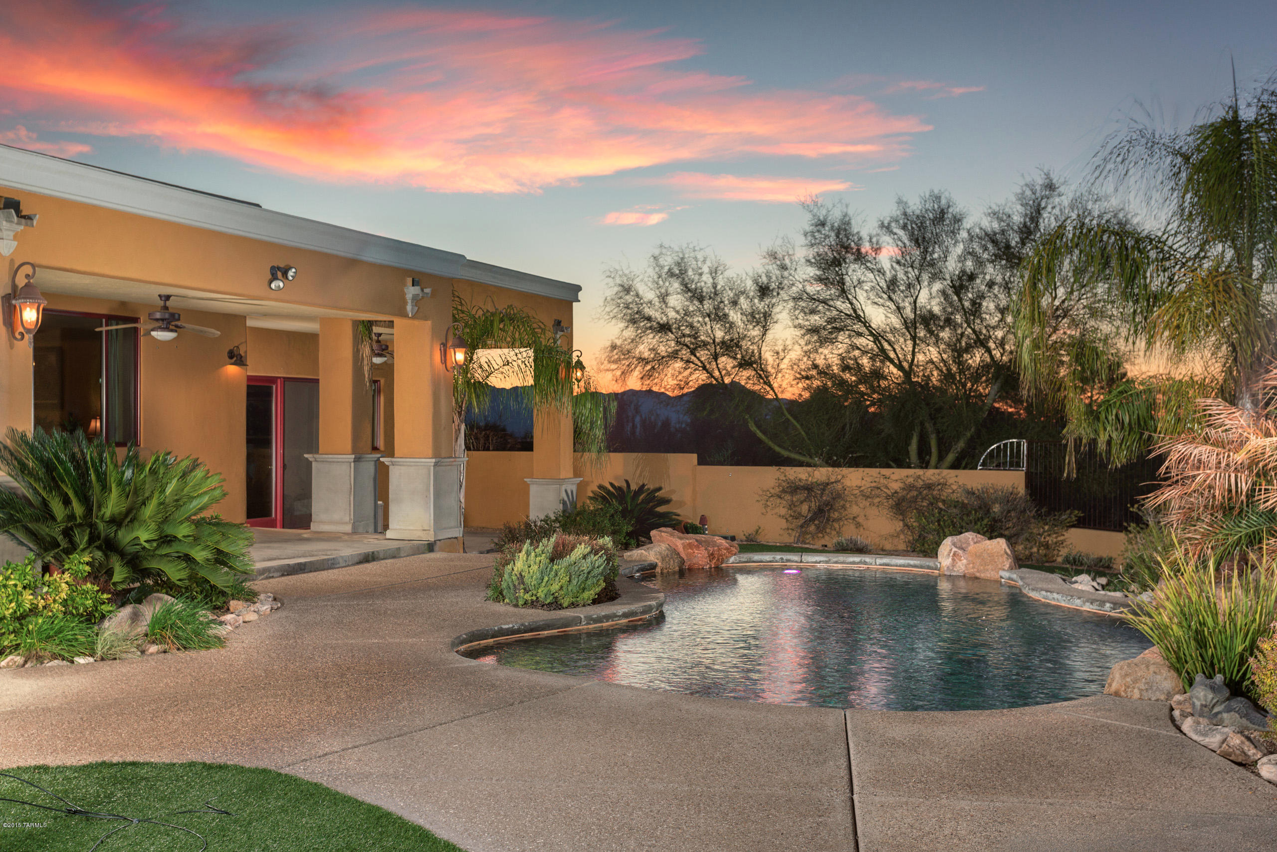 5445 N Calle La Cima