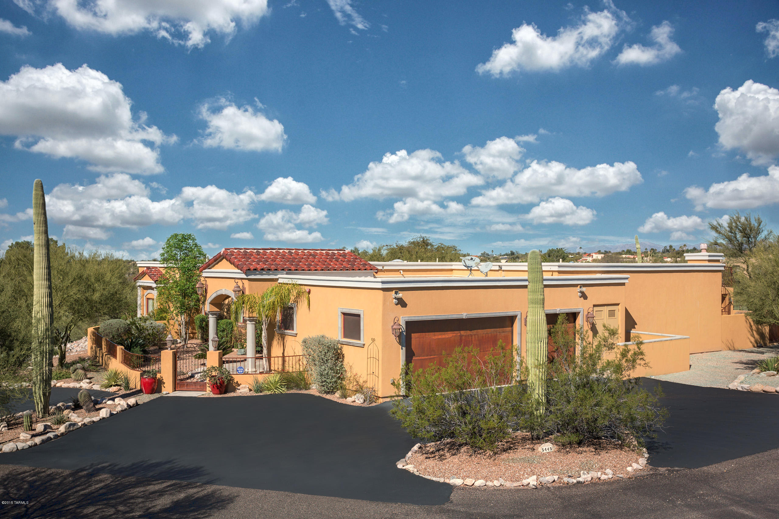 5445 N Calle La Cima