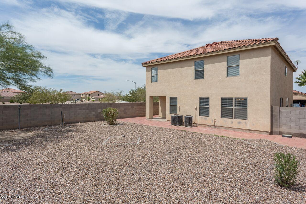 597 W Palo Verde Street