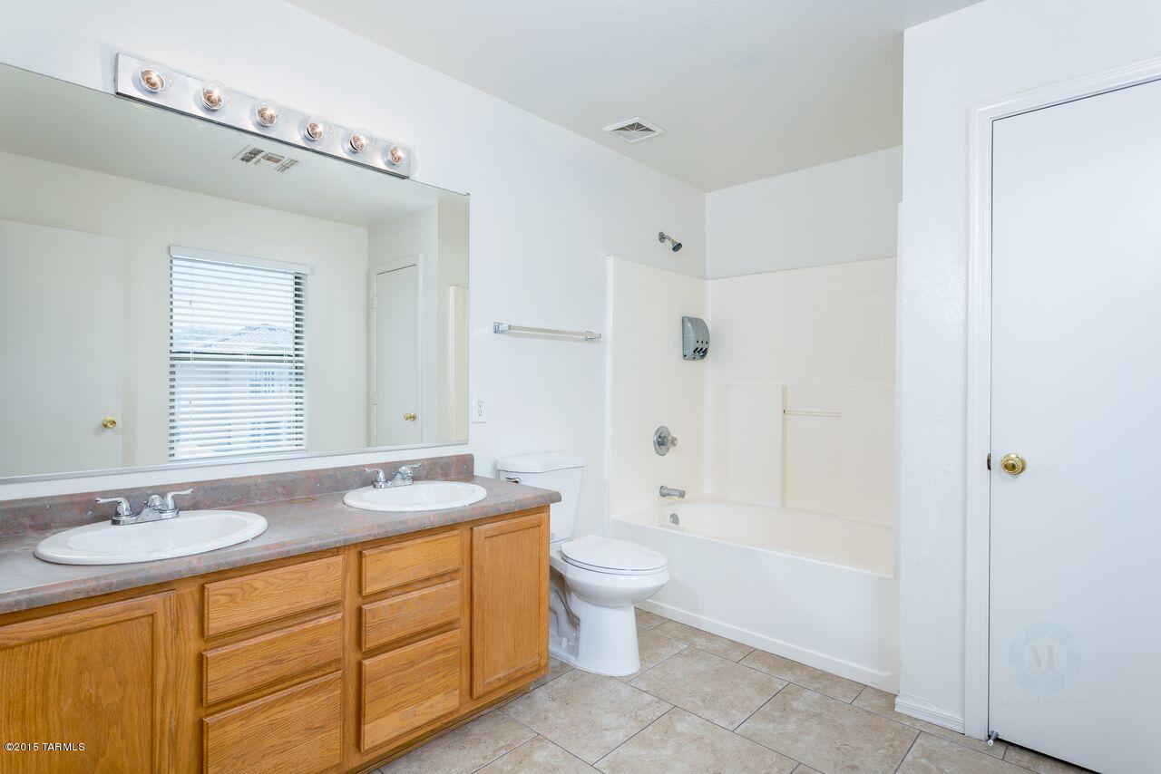 597 W Palo Verde Street