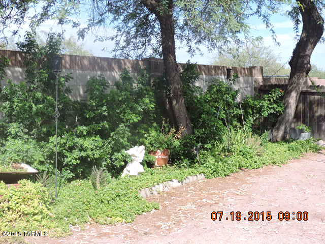 2617 W Lazybrook Drive