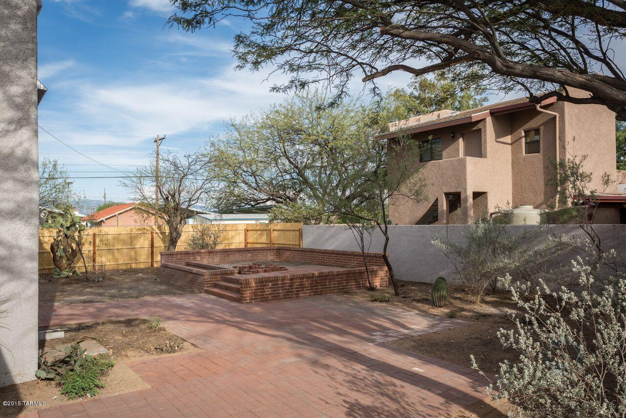 1609 N Bentley Avenue