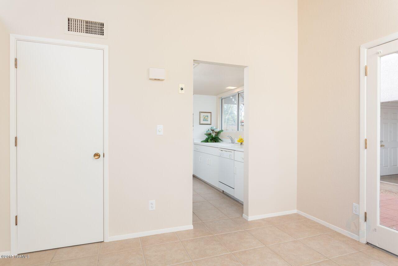 1609 N Bentley Avenue