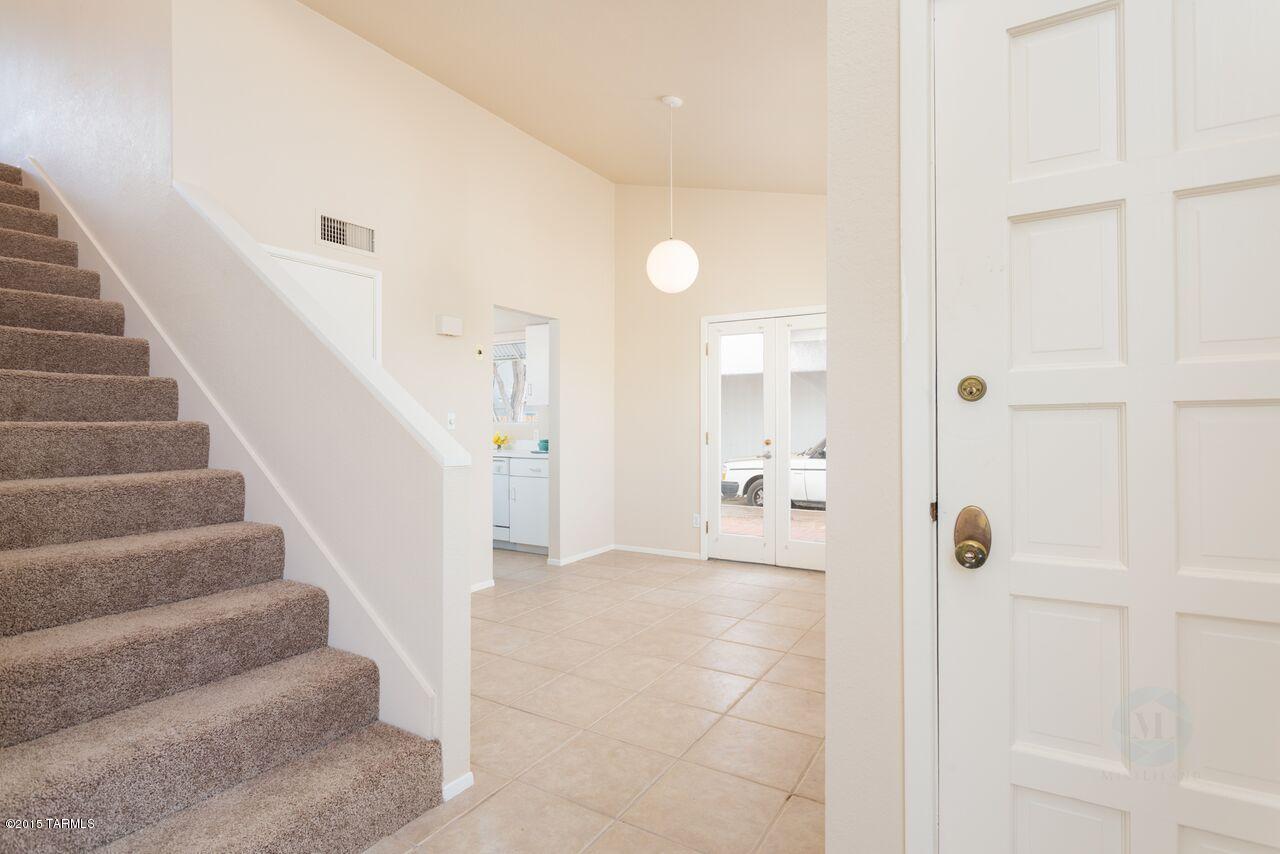 1609 N Bentley Avenue