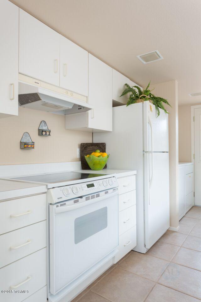 1609 N Bentley Avenue