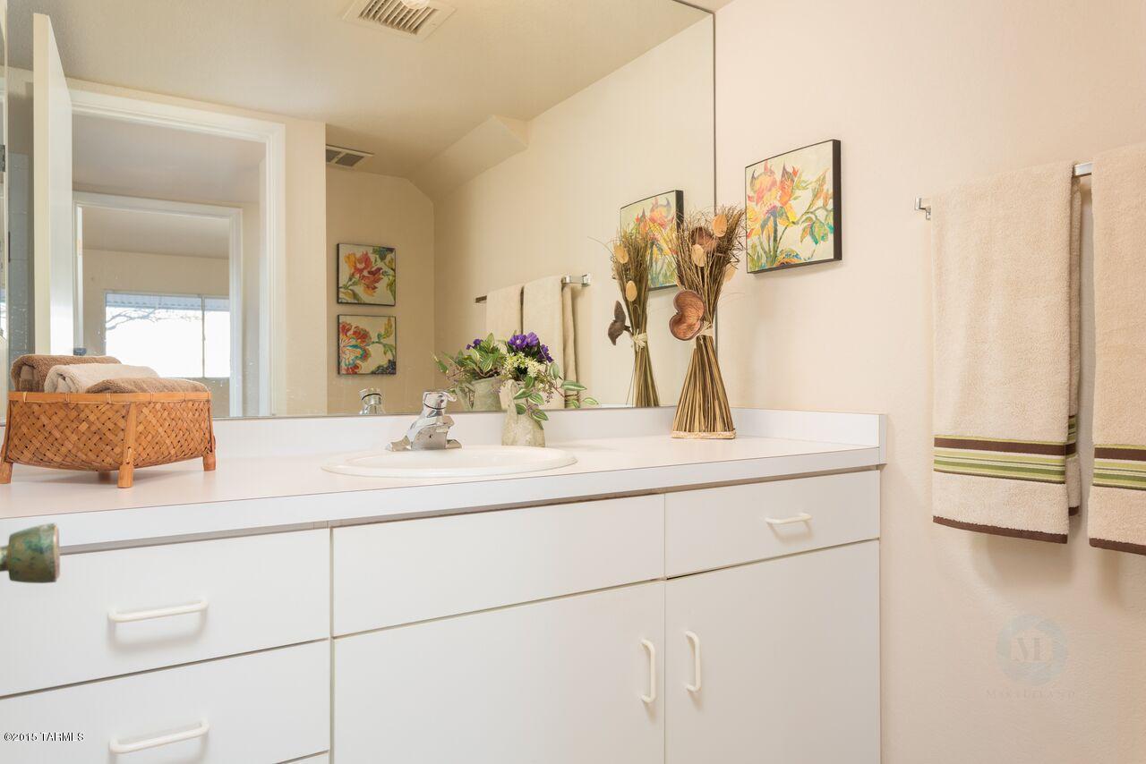 1609 N Bentley Avenue