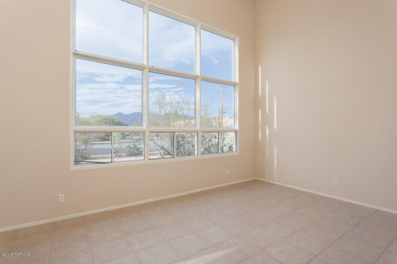 1609 N Bentley Avenue