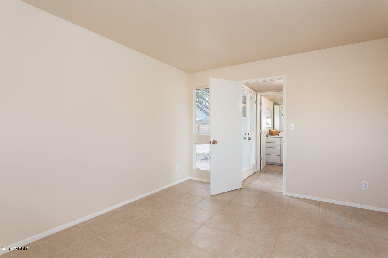 1609 N Bentley Avenue