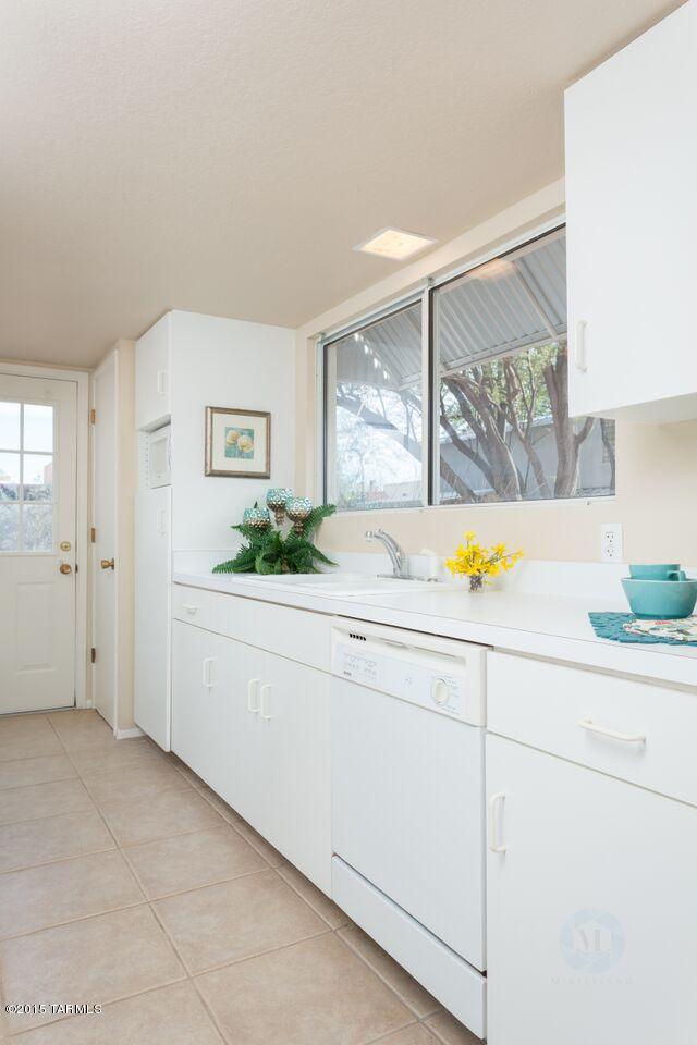 1609 N Bentley Avenue