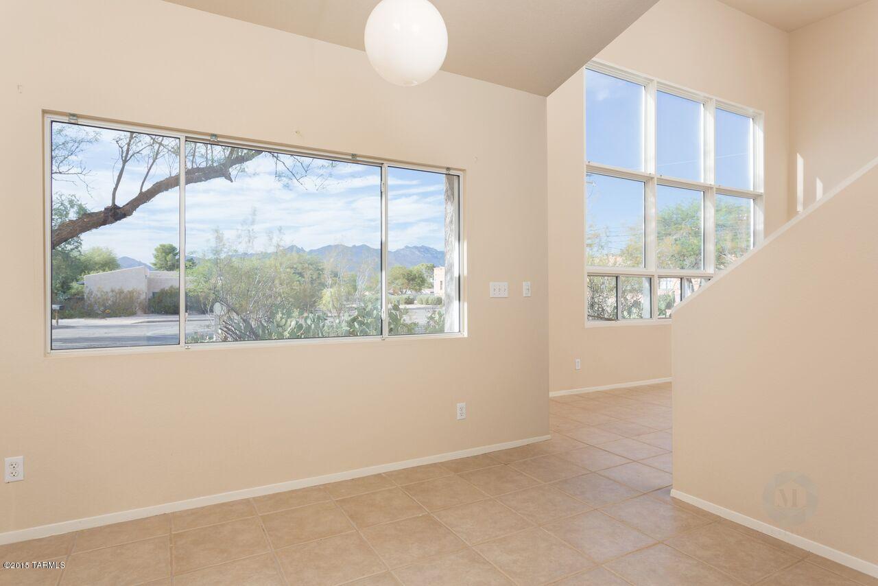 1609 N Bentley Avenue