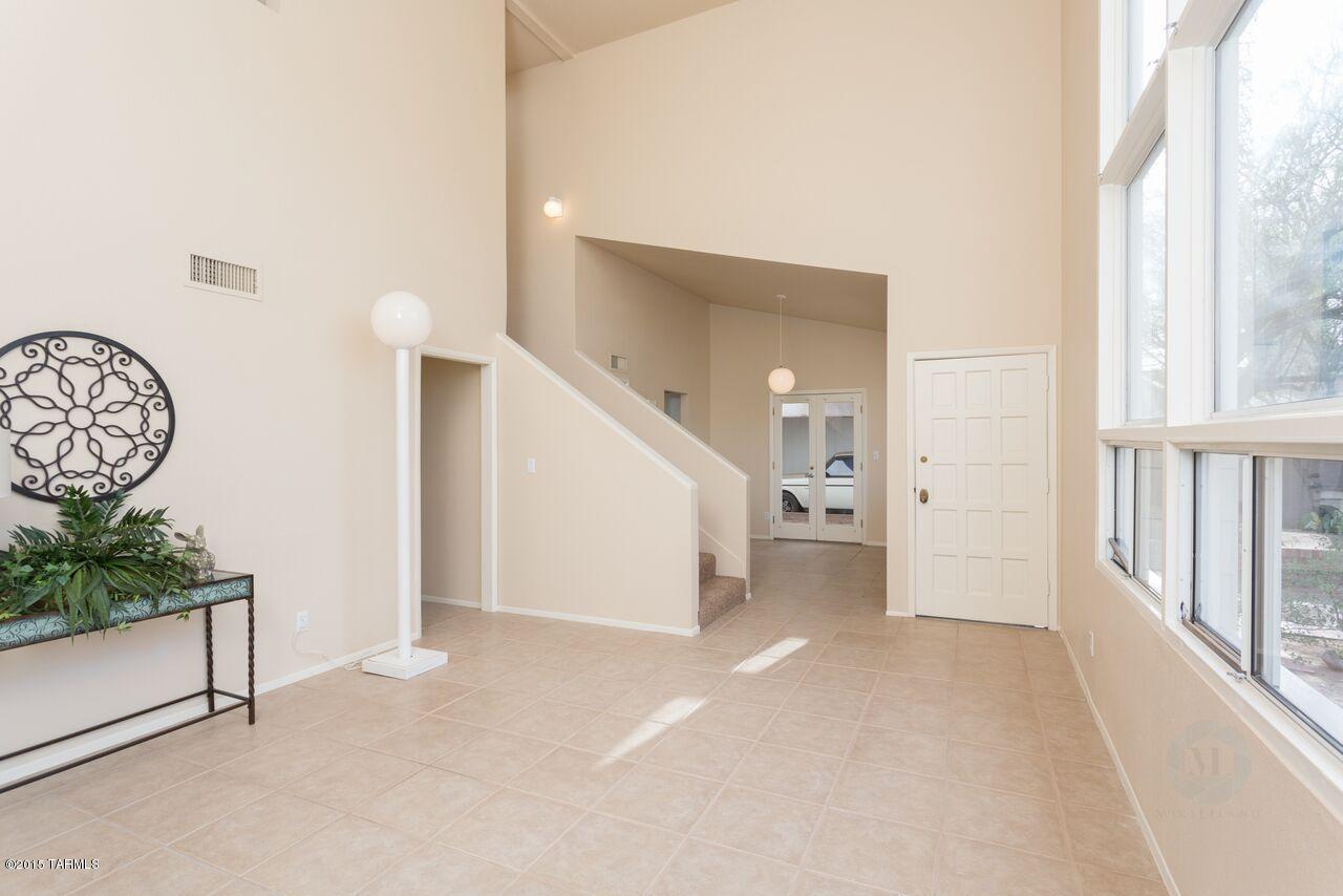 1609 N Bentley Avenue