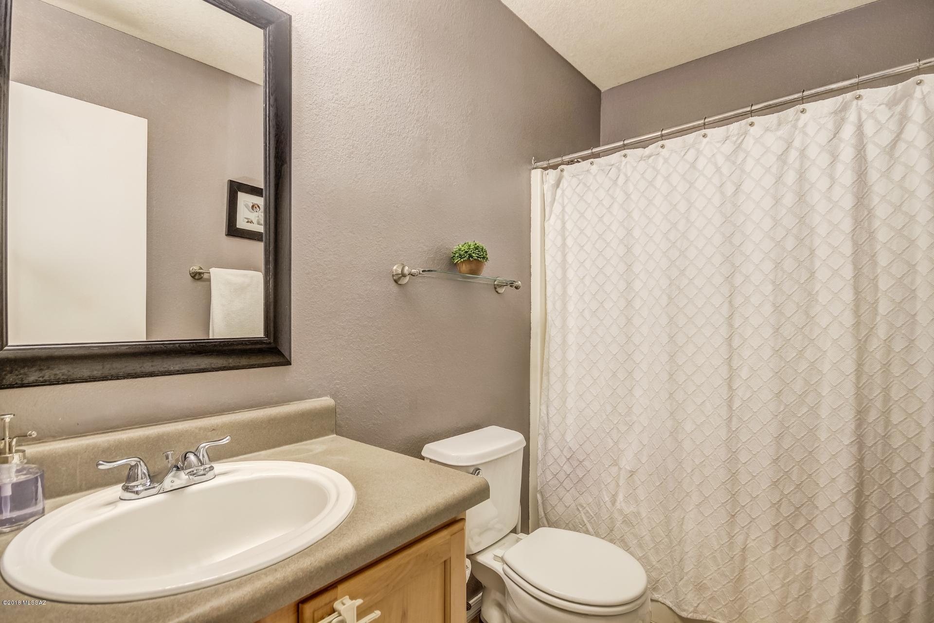 1645 E St Ferdinand Place