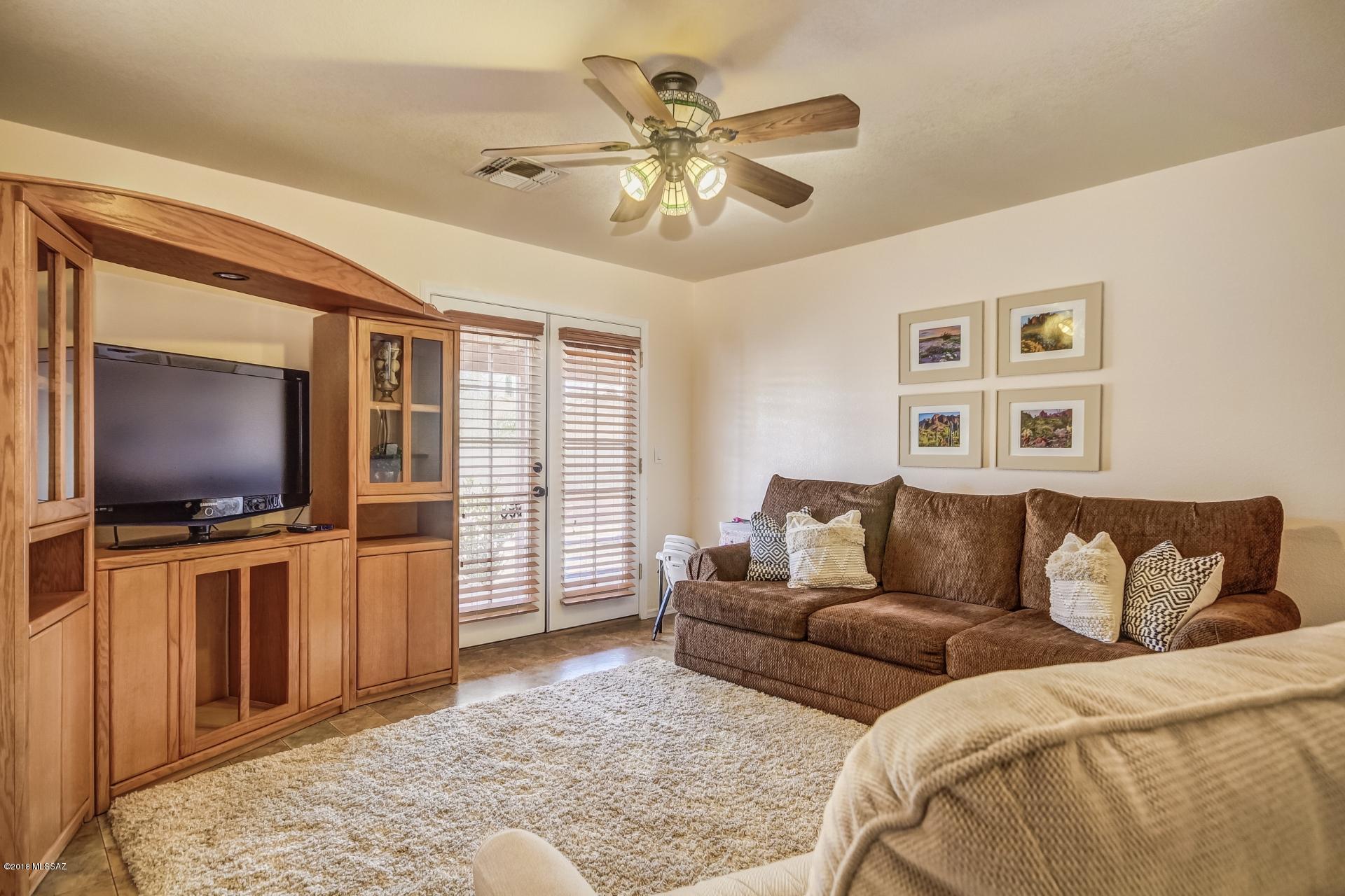 1645 E St Ferdinand Place