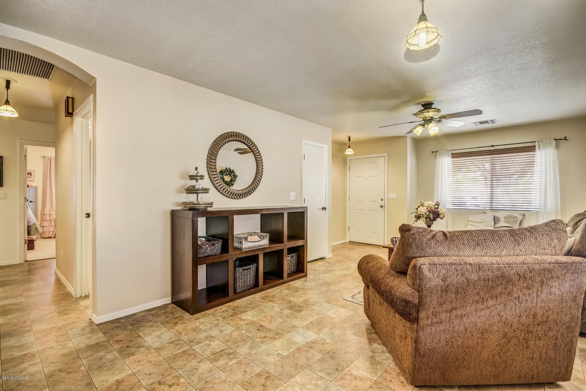 1645 E St Ferdinand Place