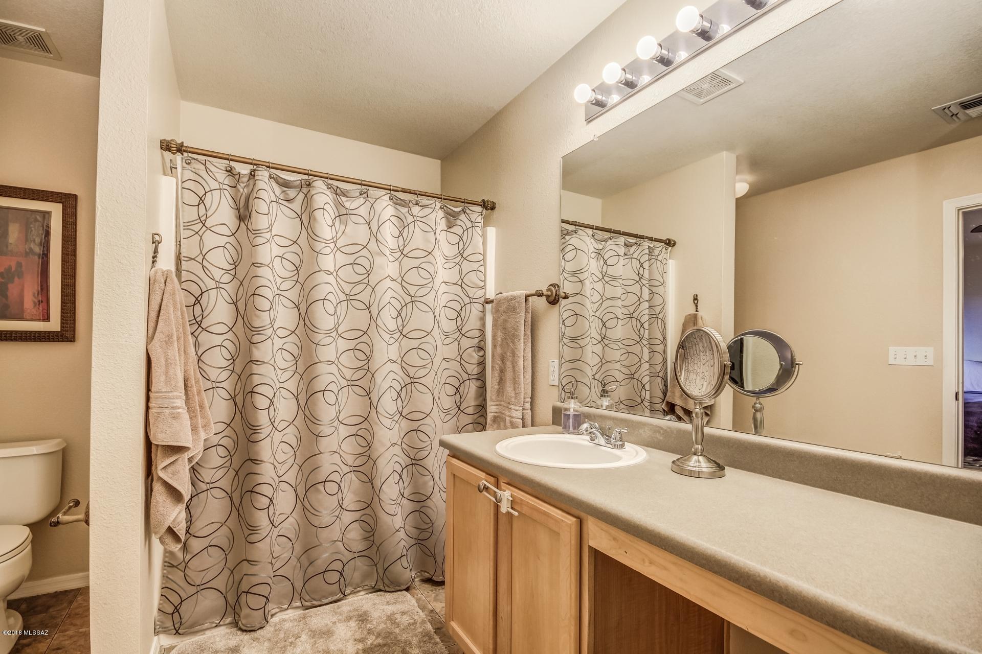 1645 E St Ferdinand Place