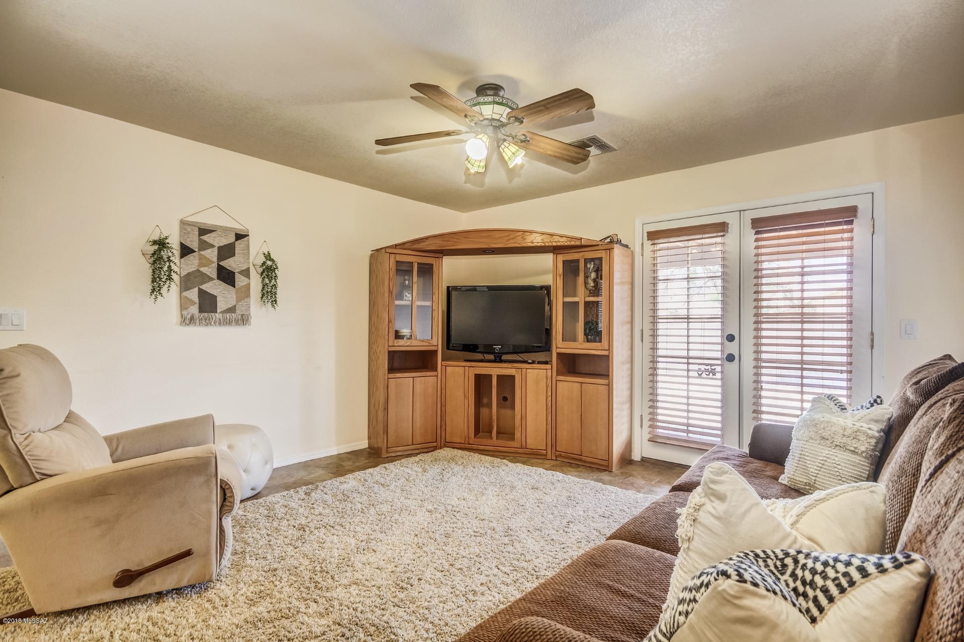 1645 E St Ferdinand Place