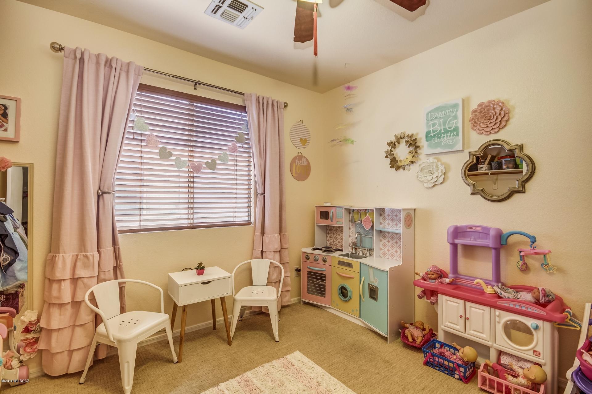 1645 E St Ferdinand Place