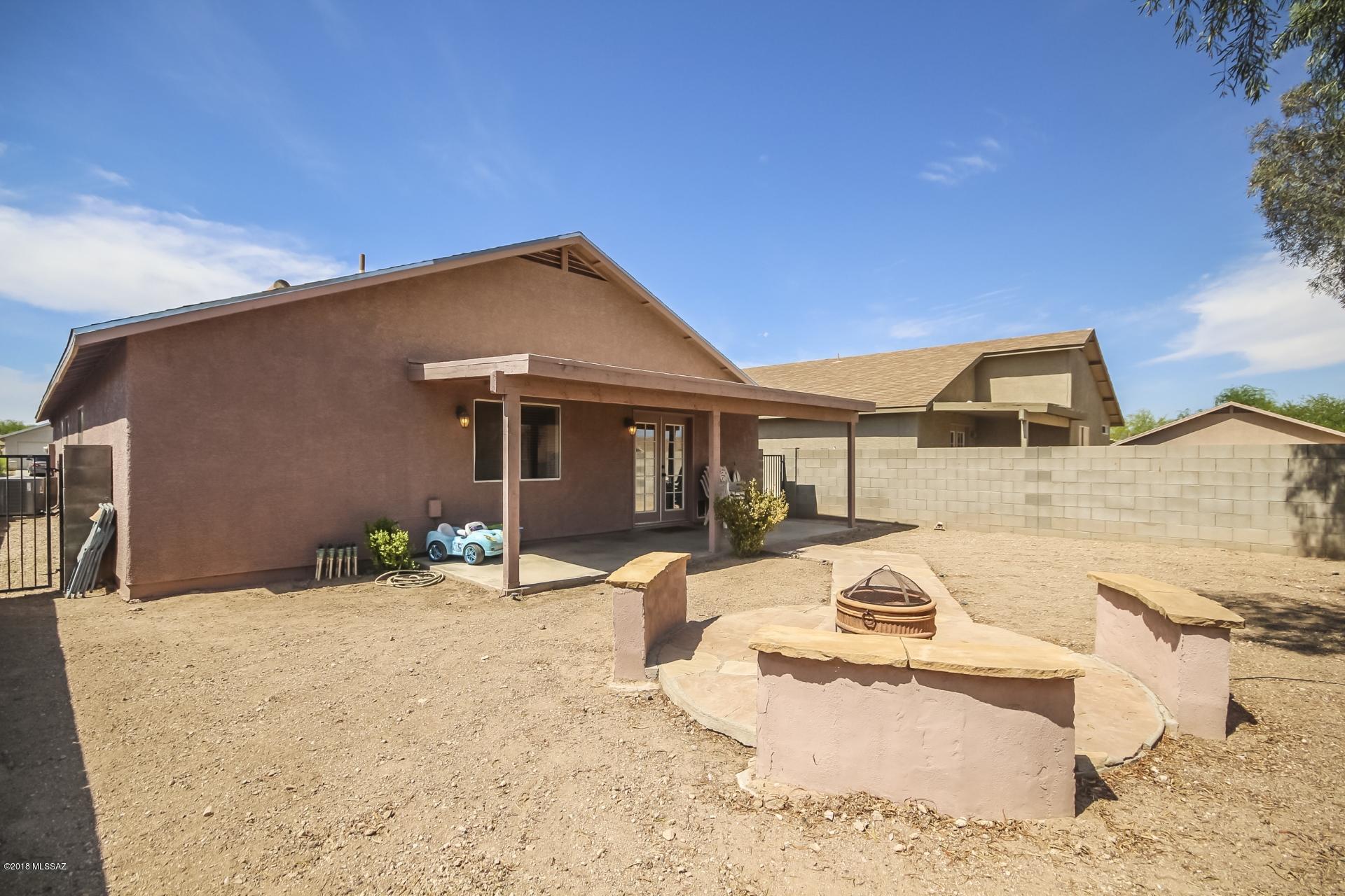 1645 E St Ferdinand Place