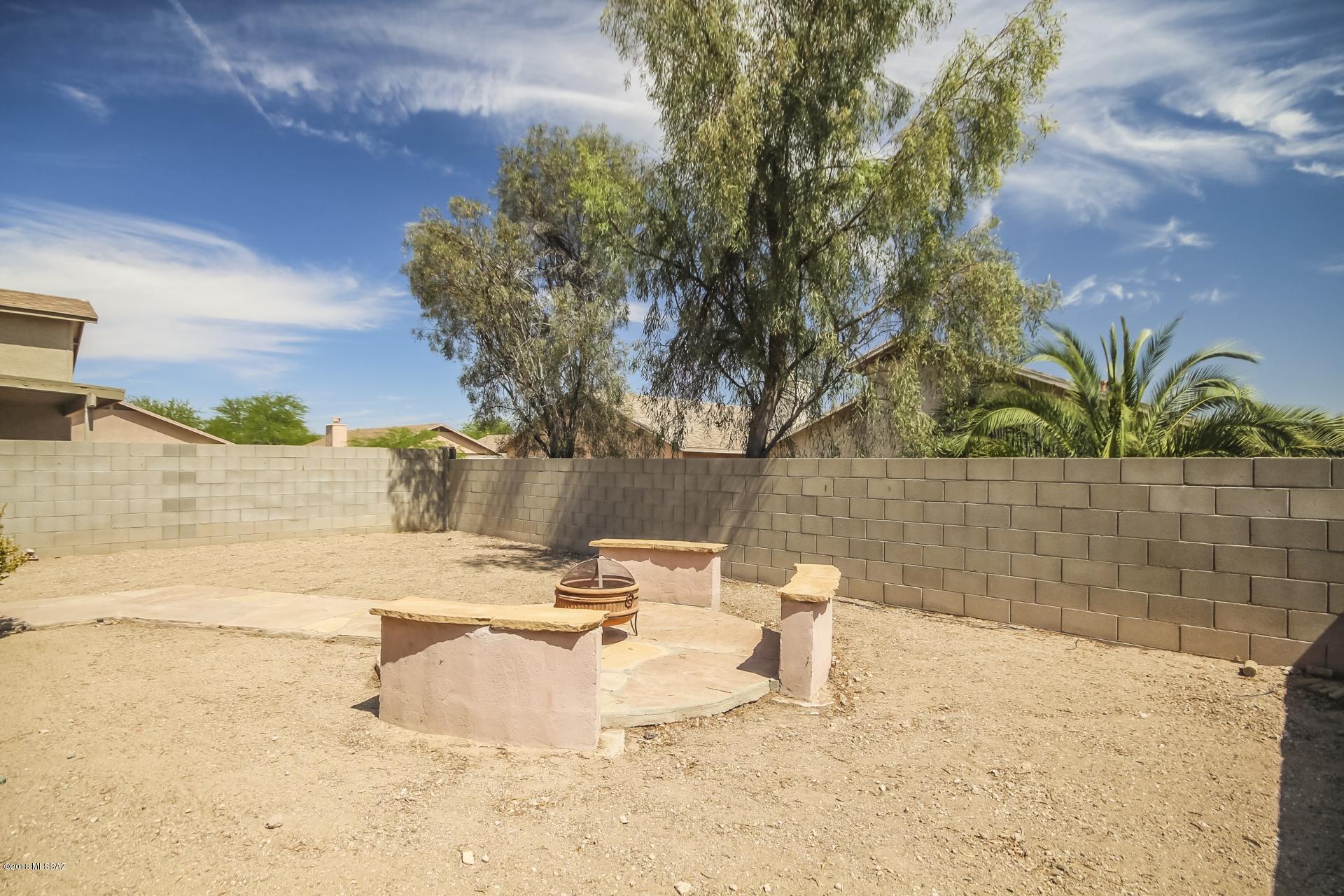 1645 E St Ferdinand Place