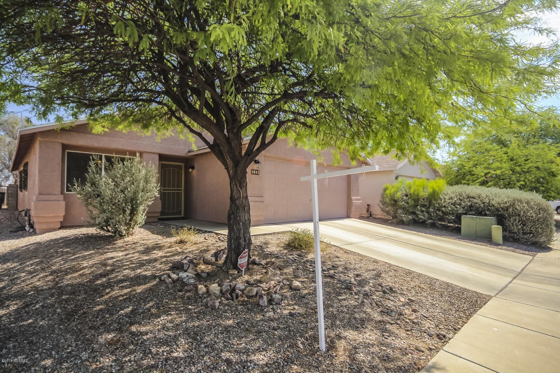 1645 E St Ferdinand Place