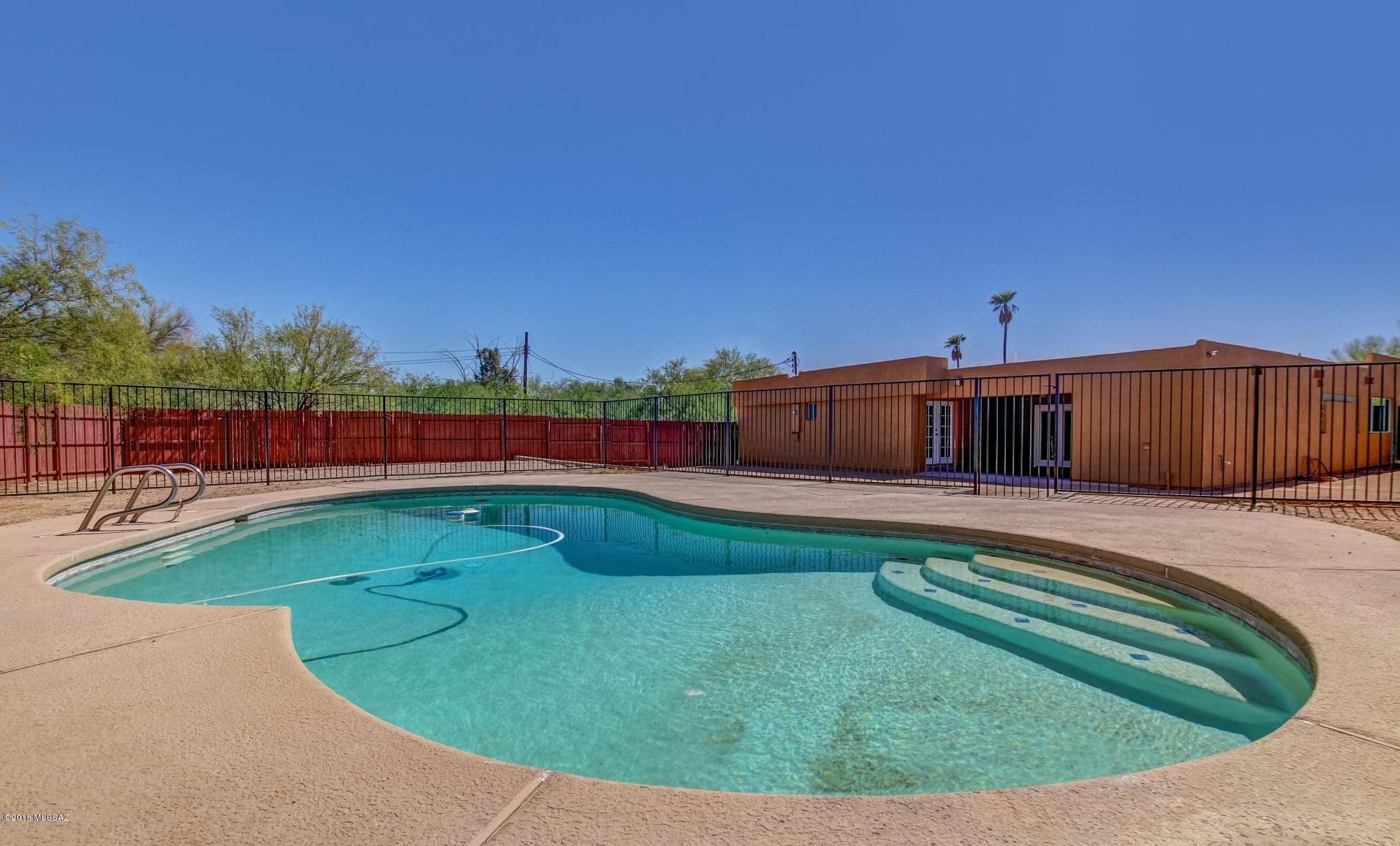 6216 N Placita Pomona