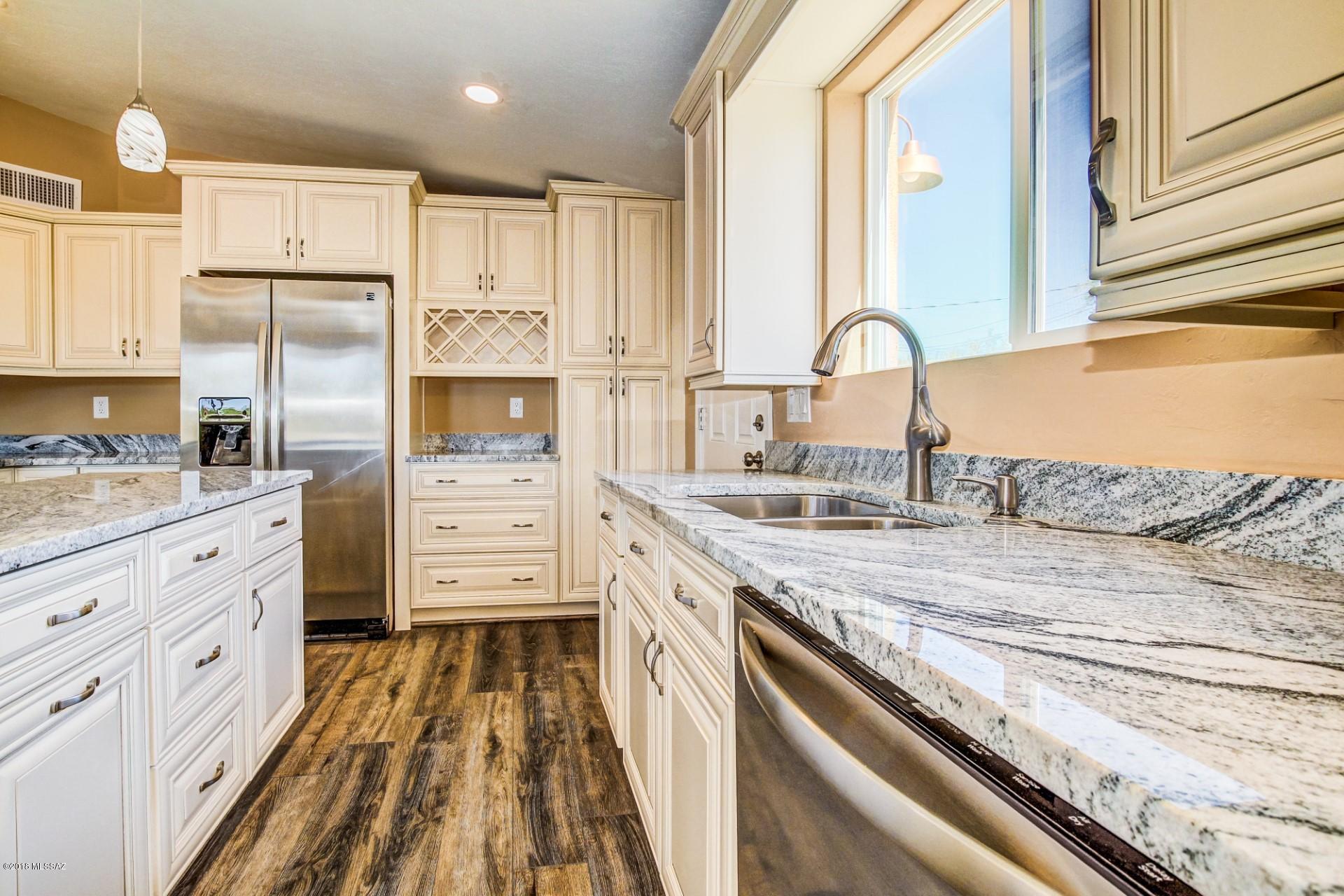 6216 N Placita Pomona