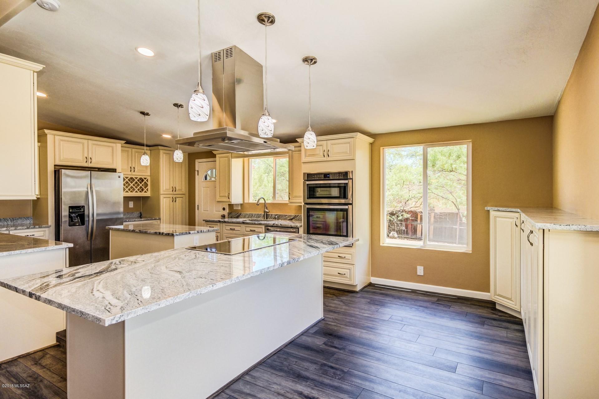 6216 N Placita Pomona