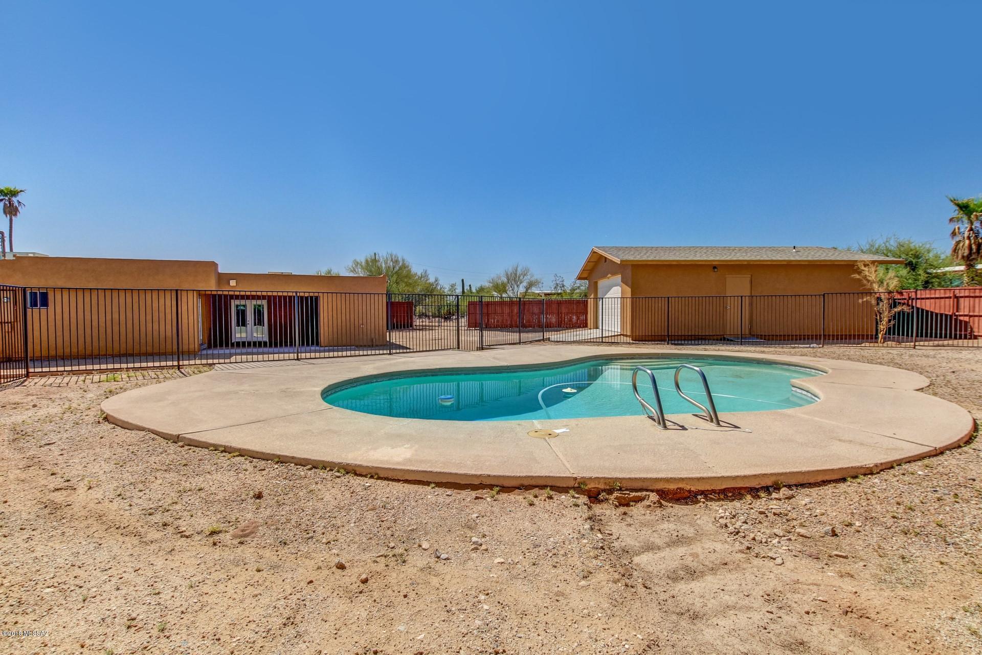 6216 N Placita Pomona