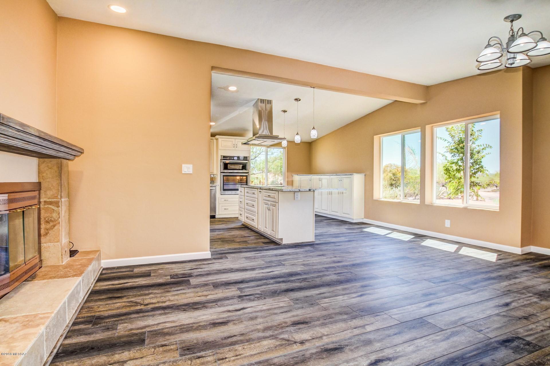 6216 N Placita Pomona