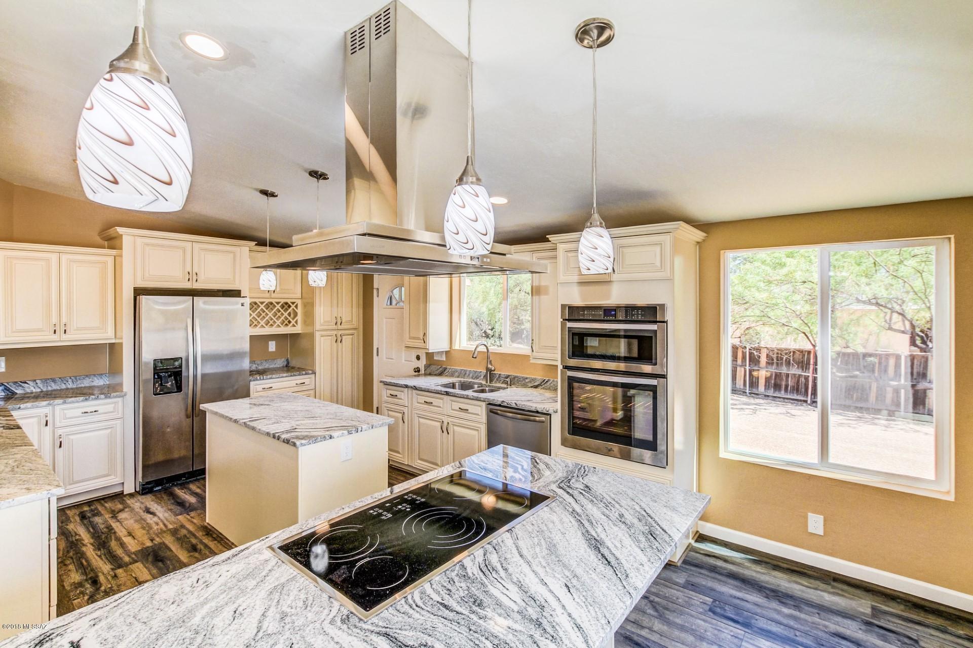 6216 N Placita Pomona