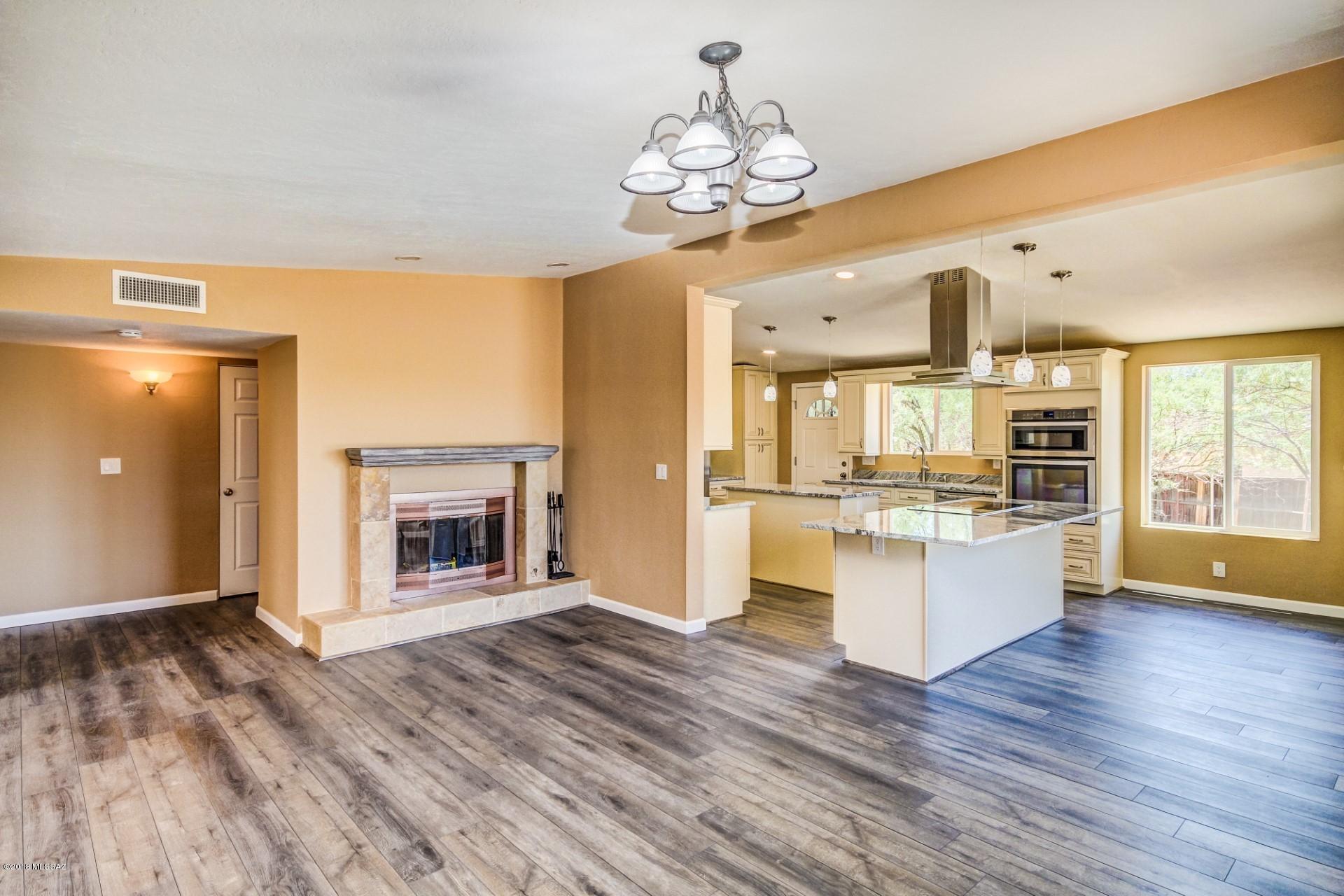 6216 N Placita Pomona