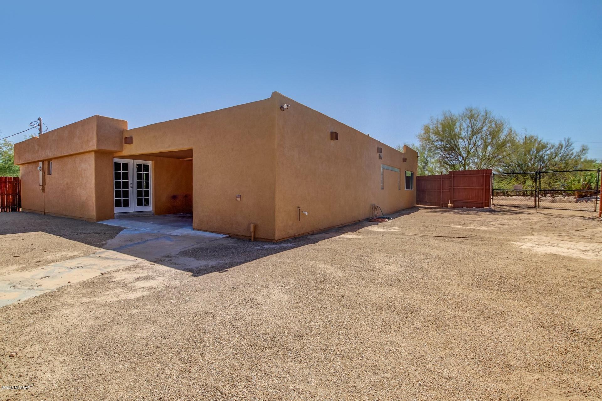 6216 N Placita Pomona