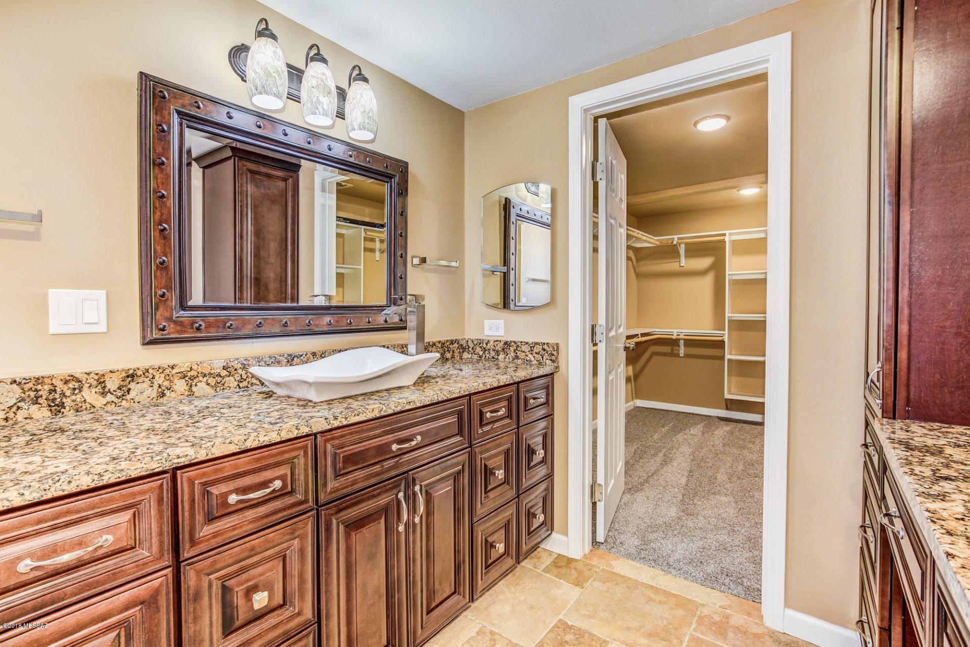 6216 N Placita Pomona