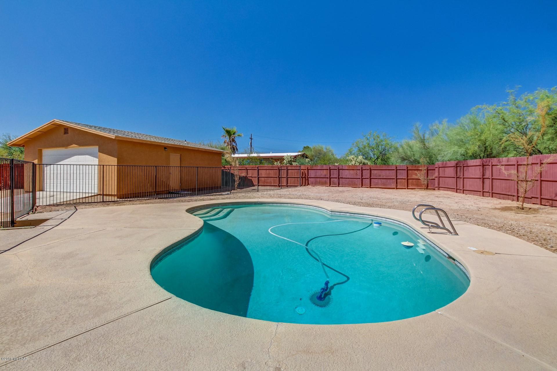 6216 N Placita Pomona