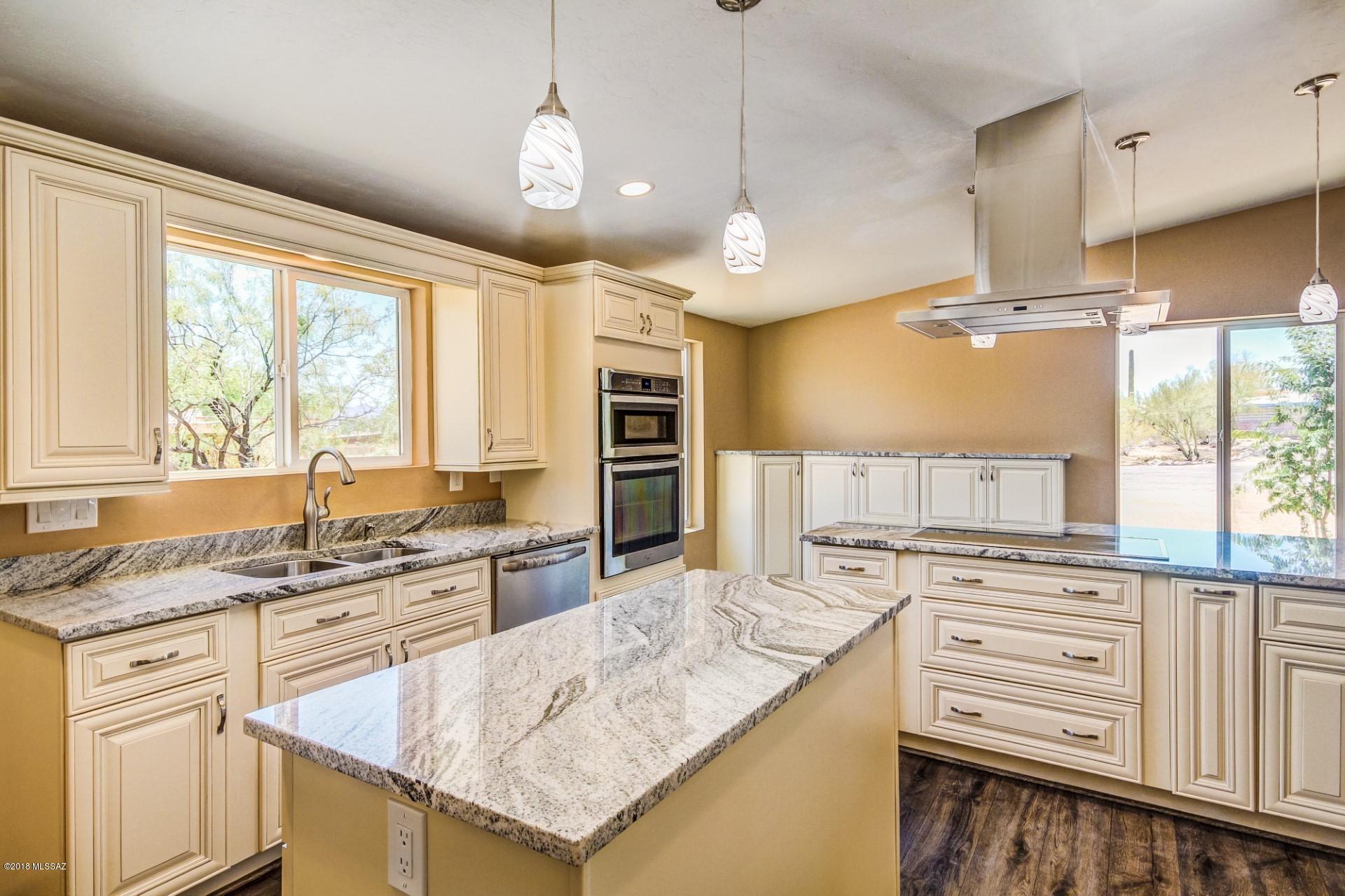 6216 N Placita Pomona