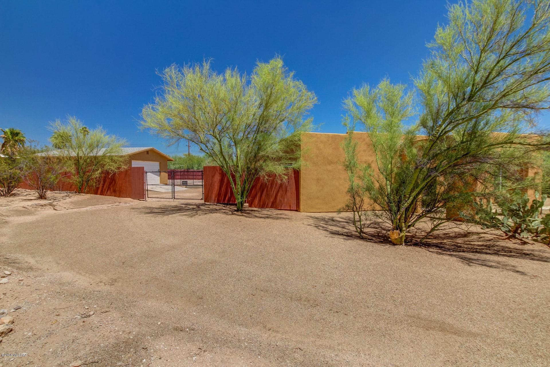 6216 N Placita Pomona