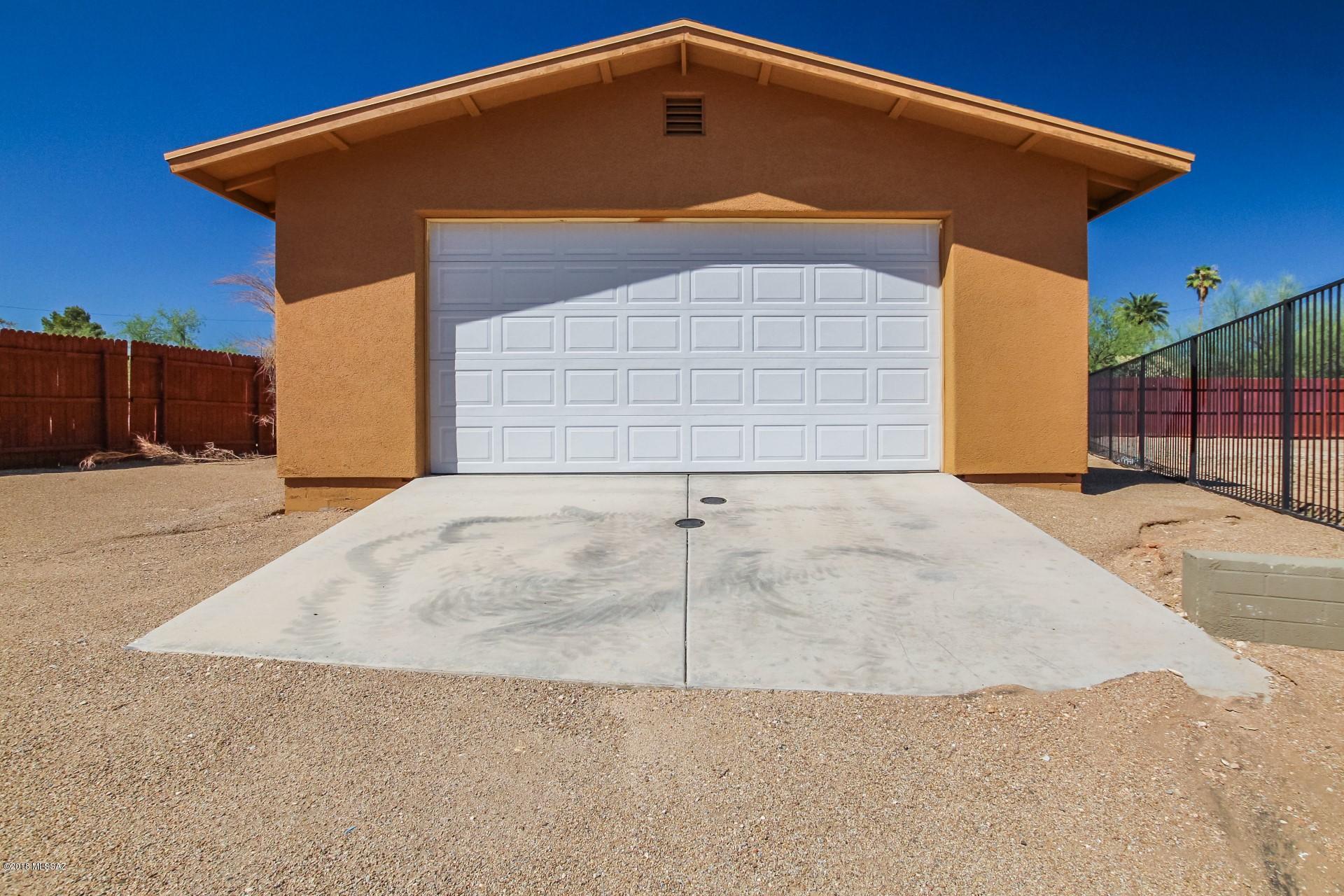 6216 N Placita Pomona