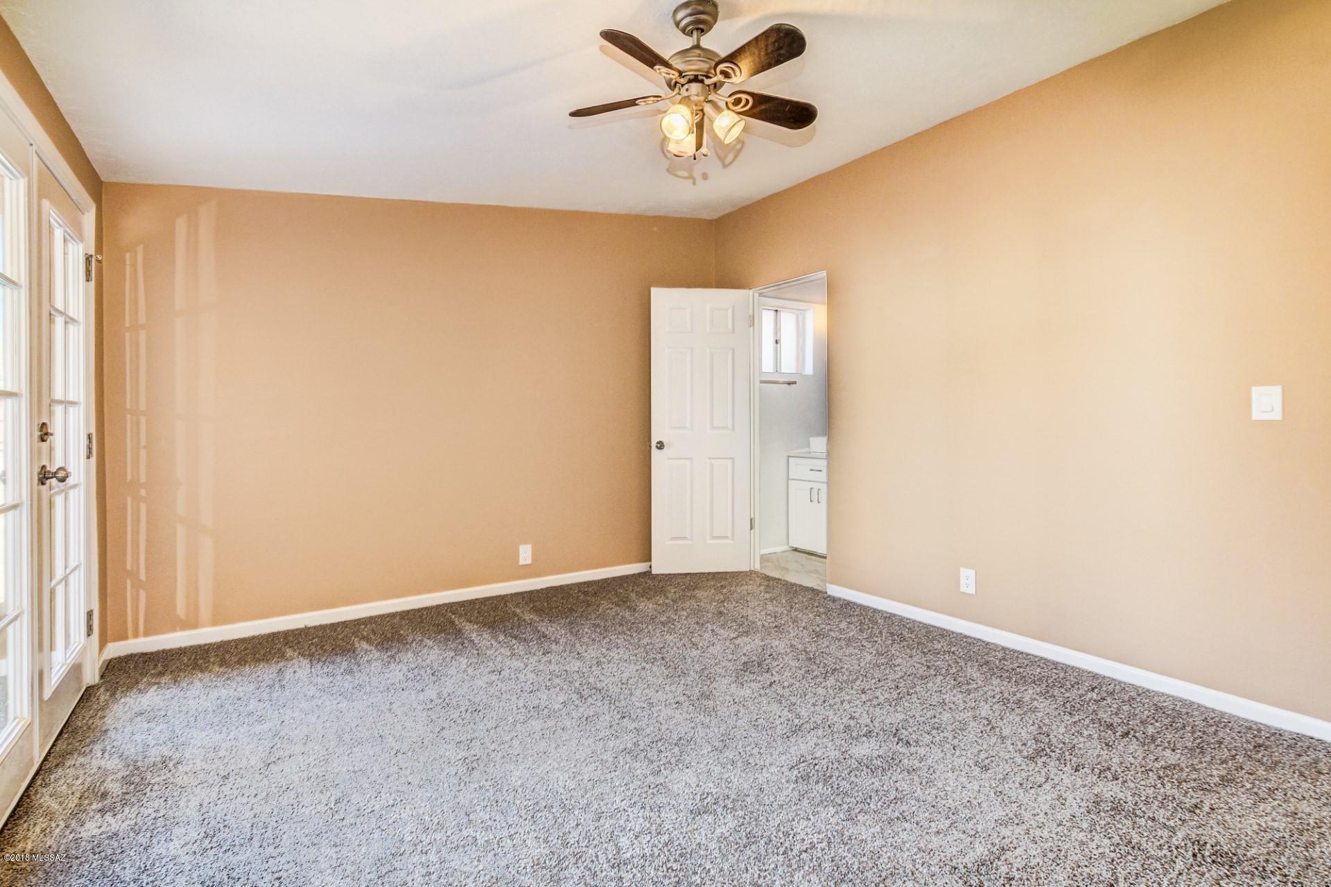 6216 N Placita Pomona