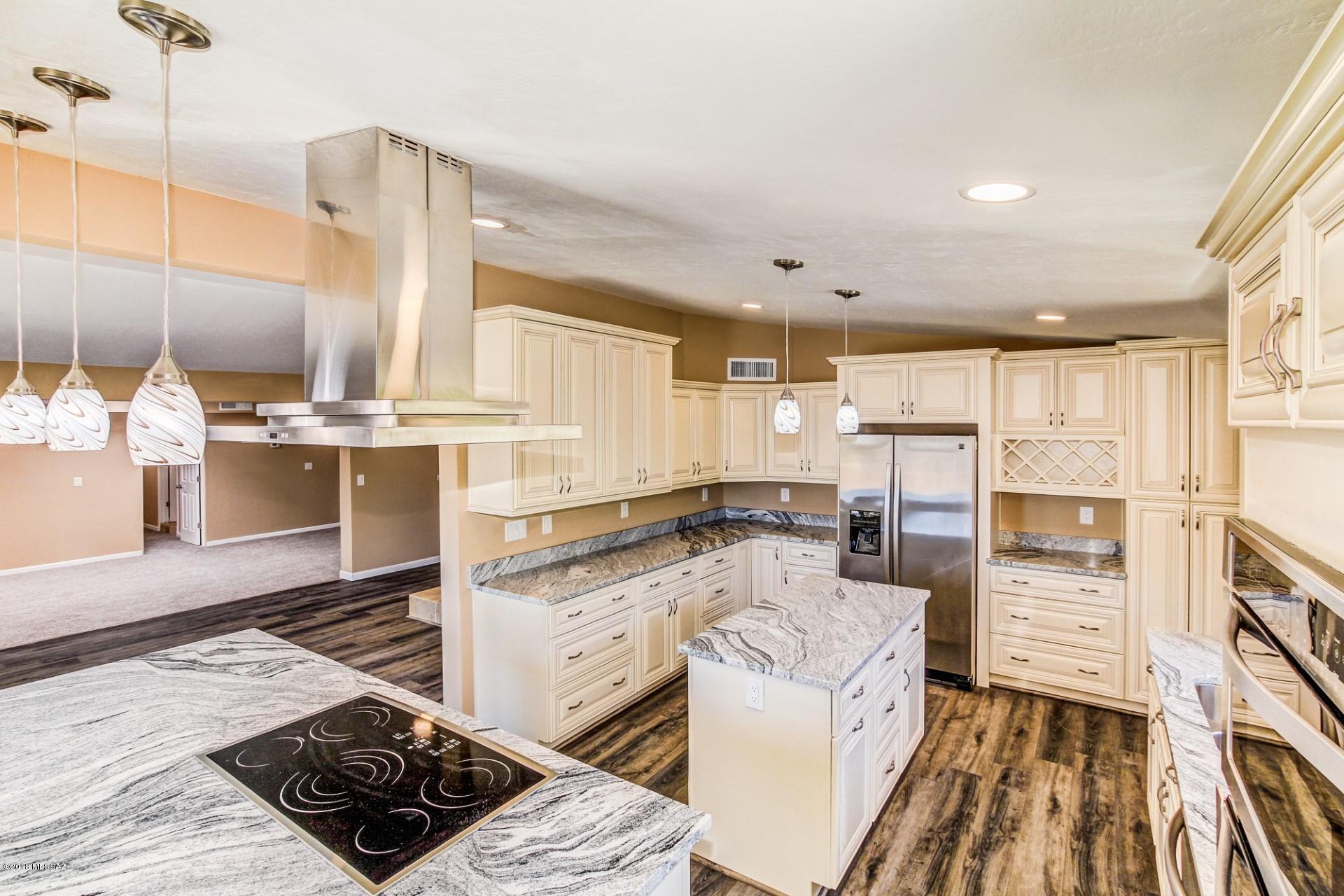 6216 N Placita Pomona