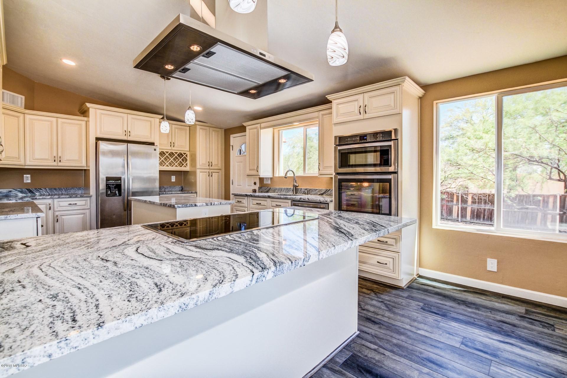 6216 N Placita Pomona