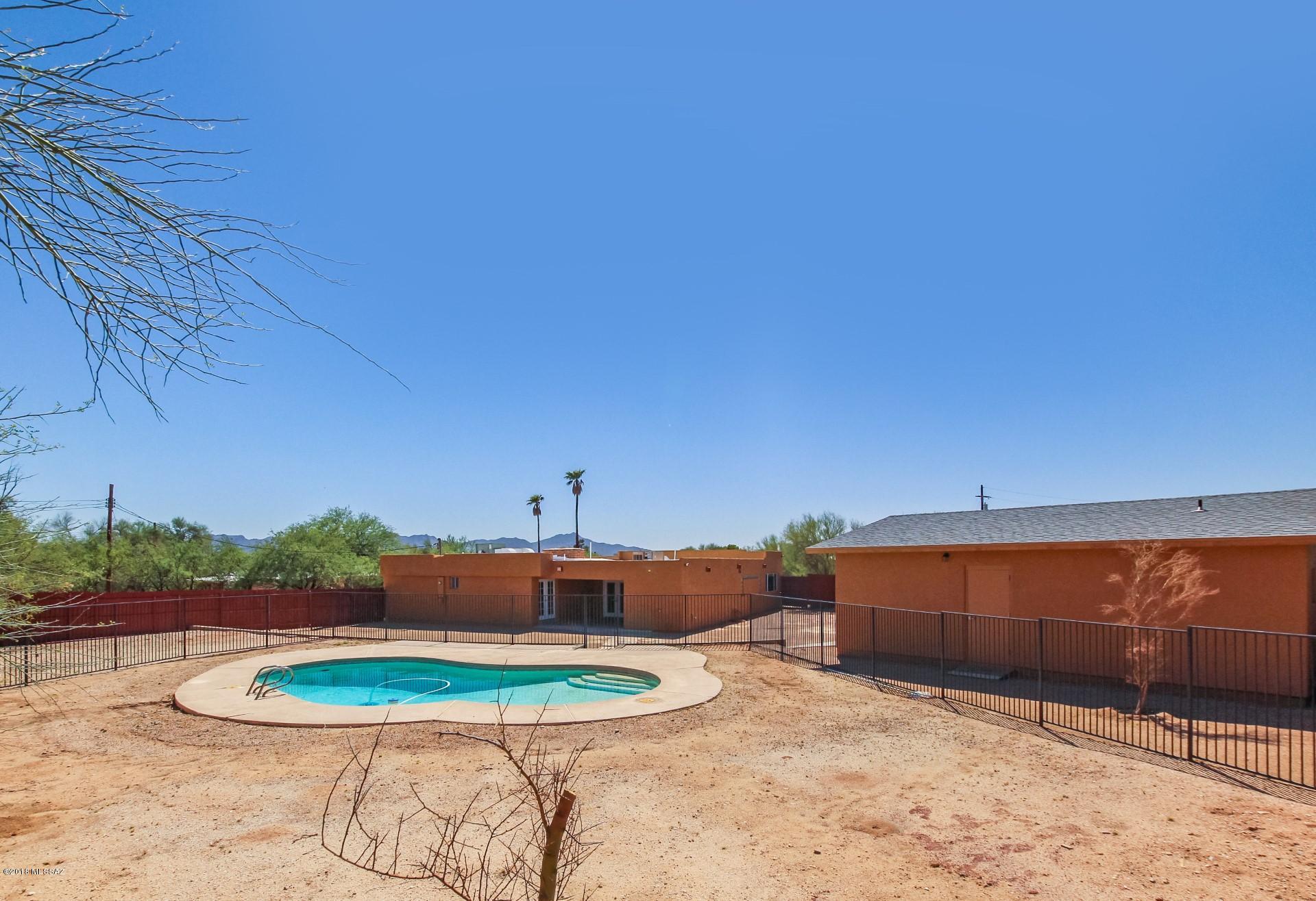 6216 N Placita Pomona